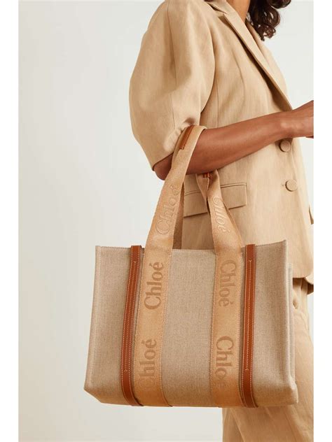 chloe z drewnianyn korkiem|CHLOÉ Woody medium leather and webbing.